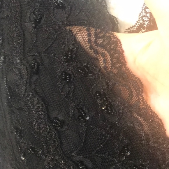 Elegant Floor-length black, lace & sequin gown. - Picture 3 of 5